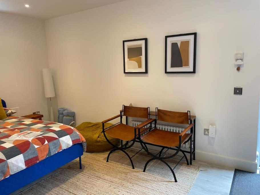 The Den - Your Cosy Sleepover Space เซนต์ฟิลลันส์ ภายนอก รูปภาพ